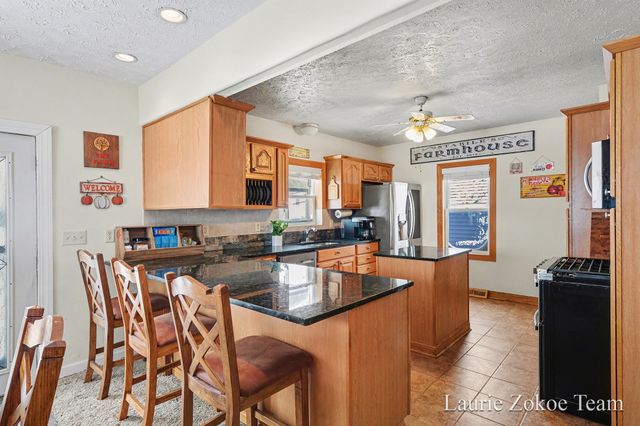 7737 Fruit Ridge Avenue NW, Sparta, MI 49345