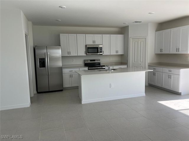 19550 Fairhill CT, Lehigh Acres, FL 33974