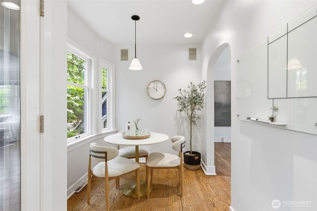 7348 Keen Way N, Seattle, WA 98103