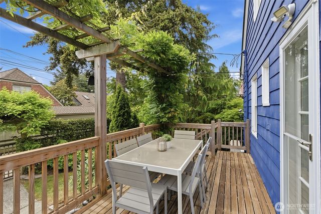 7348 Keen Way N, Seattle, WA 98103