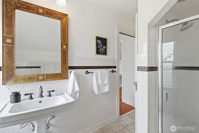 7348 Keen Way N, Seattle, WA 98103