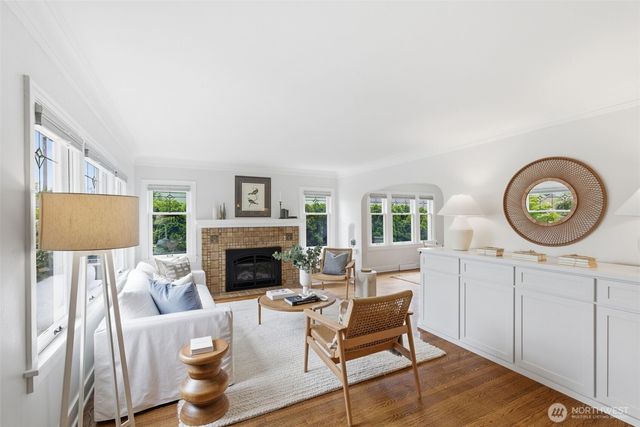 7348 Keen Way N, Seattle, WA 98103