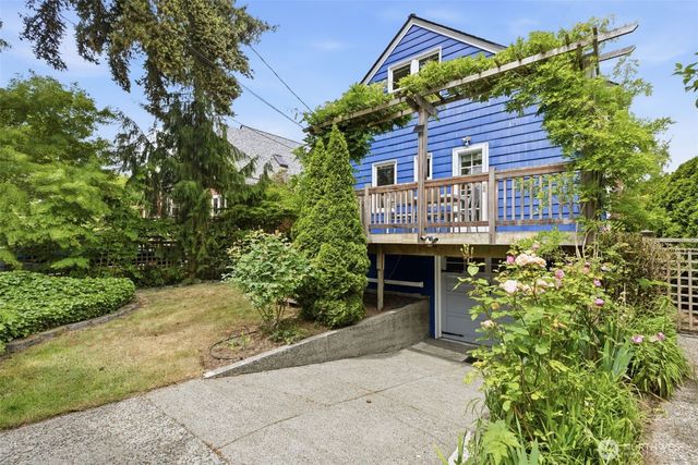 7348 Keen Way N, Seattle, WA 98103