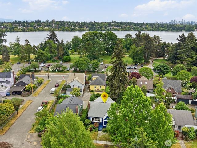 7348 Keen Way N, Seattle, WA 98103