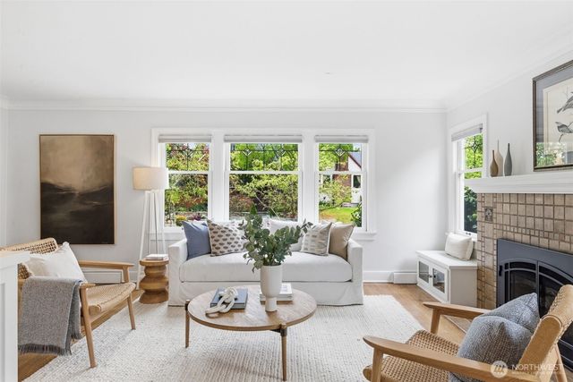7348 Keen Way N, Seattle, WA 98103