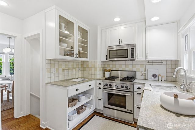7348 Keen Way N, Seattle, WA 98103