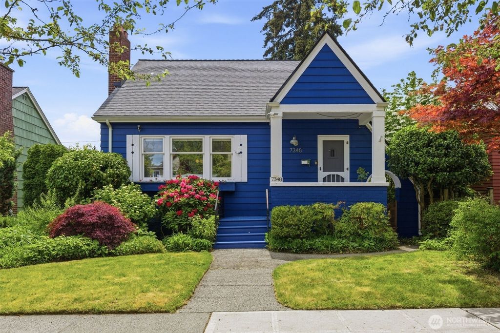 7348 Keen Way N, Seattle, WA 98103