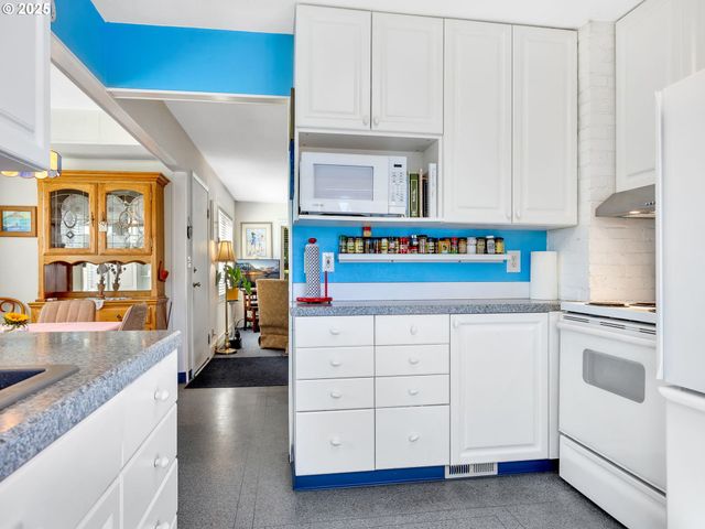 460 12TH Ave, Seaside, OR 97138