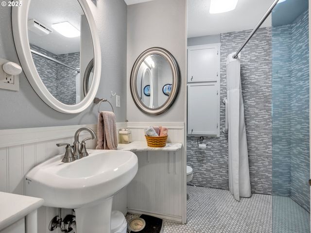 460 12TH Ave, Seaside, OR 97138