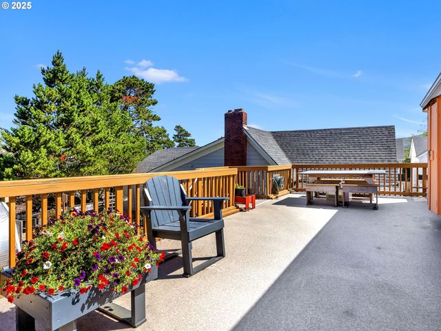 460 12TH Ave, Seaside, OR 97138