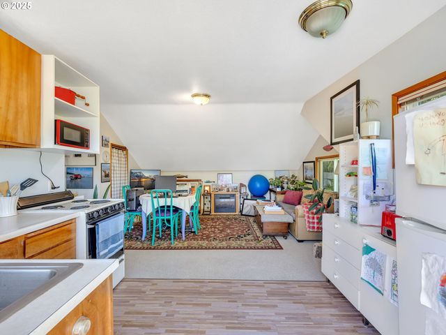 460 12TH Ave, Seaside, OR 97138