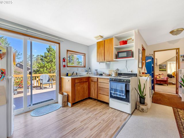 460 12TH Ave, Seaside, OR 97138