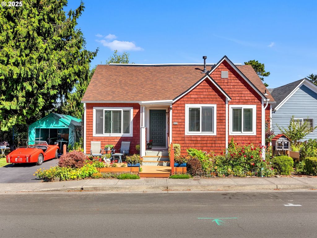 460 12TH Ave, Seaside, OR 97138