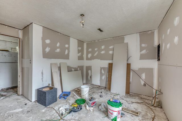 23262 Clayman Valley Road 1,2,3, Bristol, VA 24202