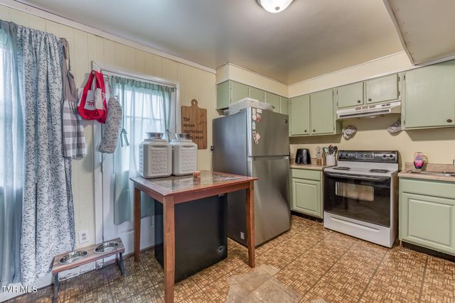 23262 Clayman Valley Road 1,2,3, Bristol, VA 24202