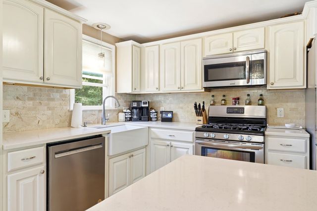 5 Berkley Street, Merrimack, NH 03054