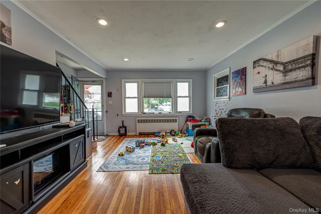 31 Locust Street, Westbury, NY 11590