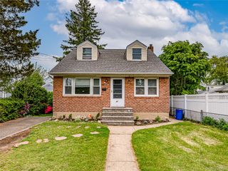 31 Locust Street, Westbury, NY 11590