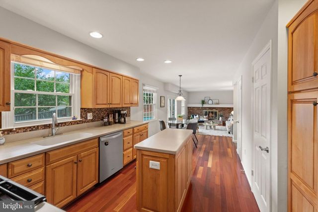 10134 RED SPRUCE RD, Fairfax, VA 22032