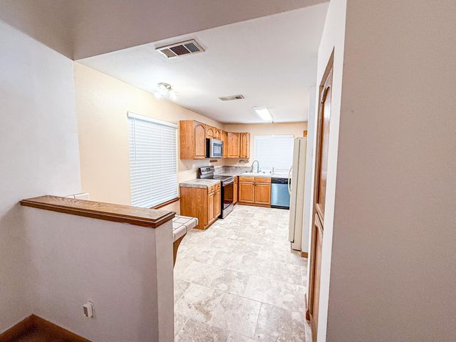 795 N Milner Street, Tulare, CA 93274