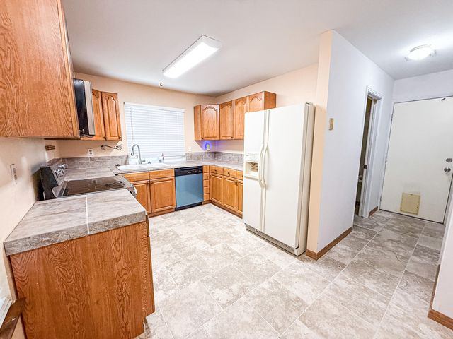 795 N Milner Street, Tulare, CA 93274