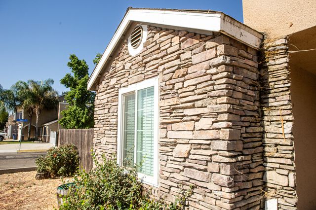 795 N Milner Street, Tulare, CA 93274