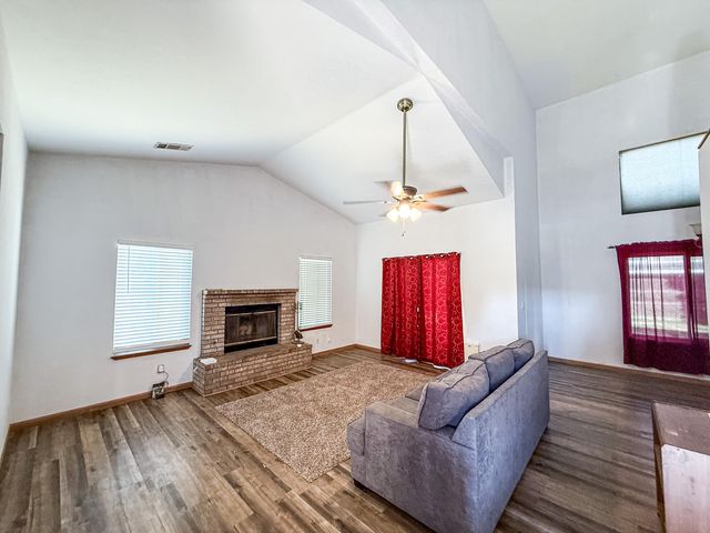 795 N Milner Street, Tulare, CA 93274