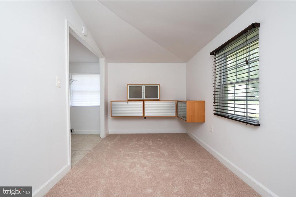 Image 12 of property listing at 851 SELBY BLVD, Edgewater, MD 21037