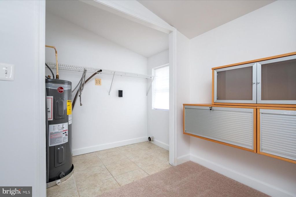 Image 13 of property listing at 851 SELBY BLVD, Edgewater, MD 21037
