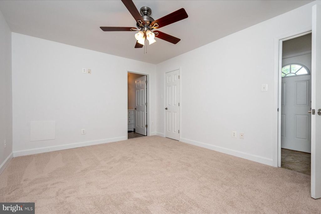 Image 16 of property listing at 851 SELBY BLVD, Edgewater, MD 21037