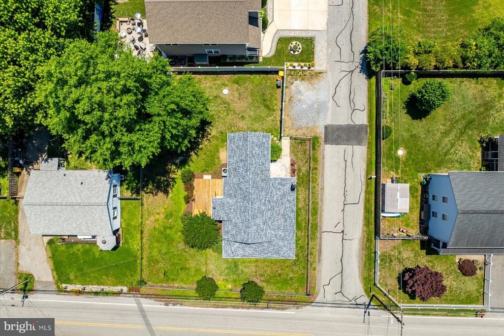 Image 22 of property listing at 851 SELBY BLVD, Edgewater, MD 21037