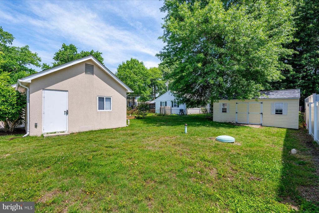 Image 23 of property listing at 851 SELBY BLVD, Edgewater, MD 21037