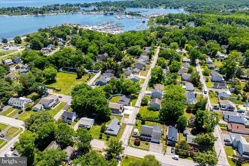 Image 30 of property listing at 851 SELBY BLVD, Edgewater, MD 21037