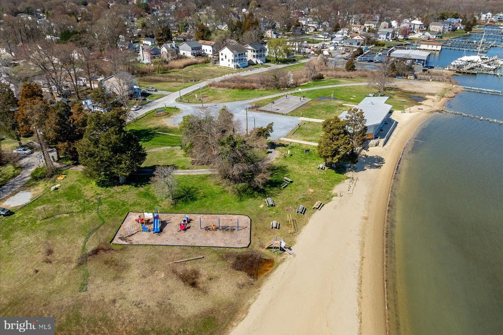 Image 32 of property listing at 851 SELBY BLVD, Edgewater, MD 21037