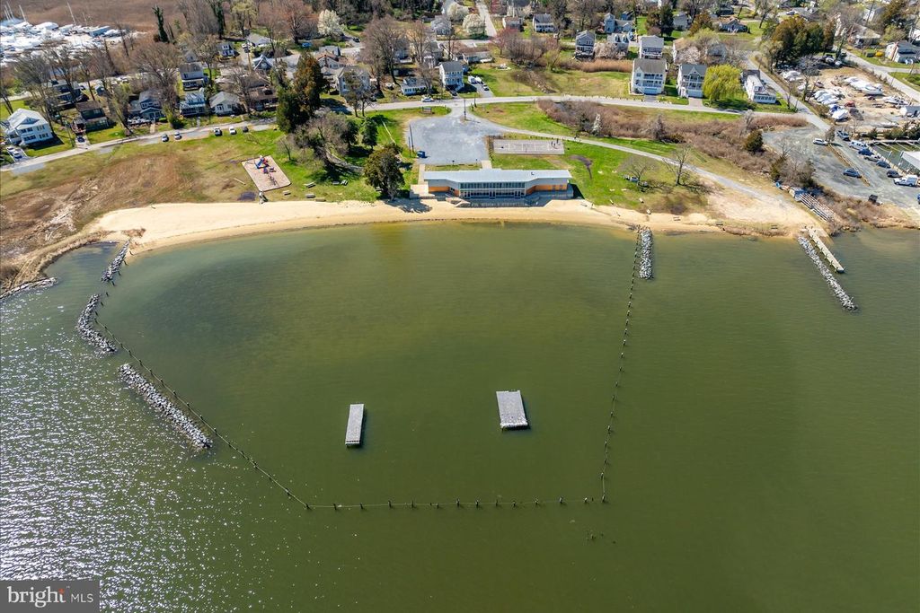 Image 36 of property listing at 851 SELBY BLVD, Edgewater, MD 21037
