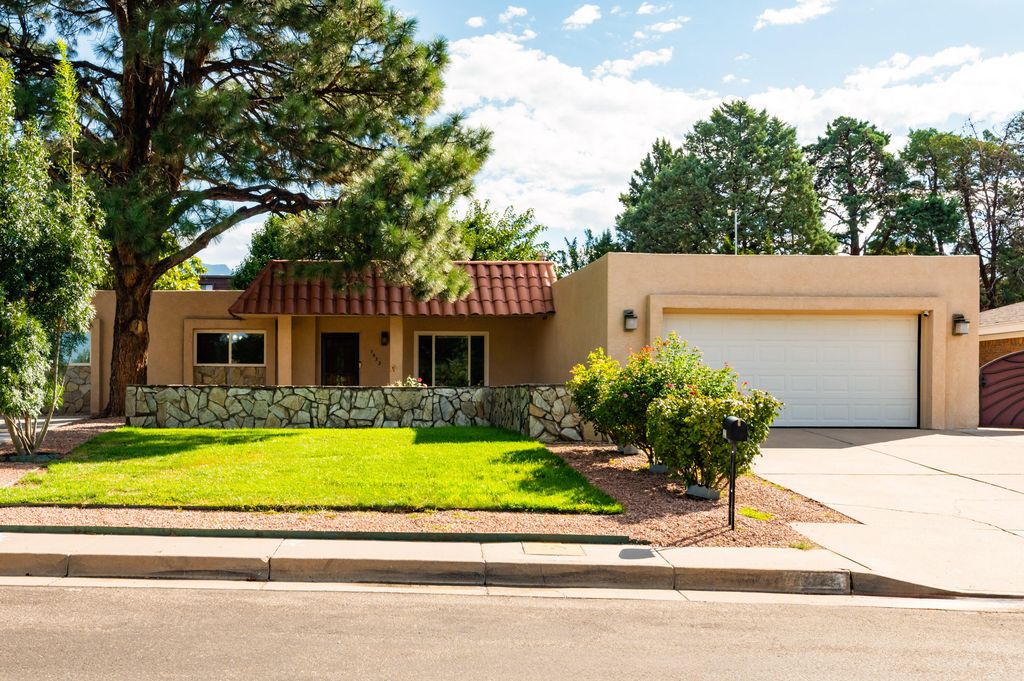 7933 ACADEMY Trail NE, Albuquerque, NM 87109