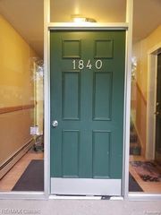 1840 AXTELL Drive 5, Troy, MI 48084