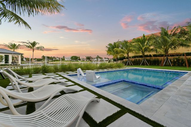 12880 S Shore Drive, Palm Beach Gardens, FL 33410