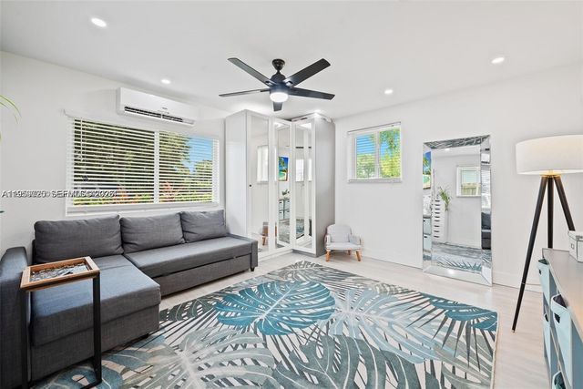 5021 SW 29th Ter, Dania Beach, FL 33312