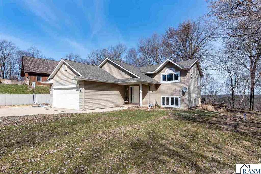 277 Red Ridge Road, Good Thunder, MN 56037