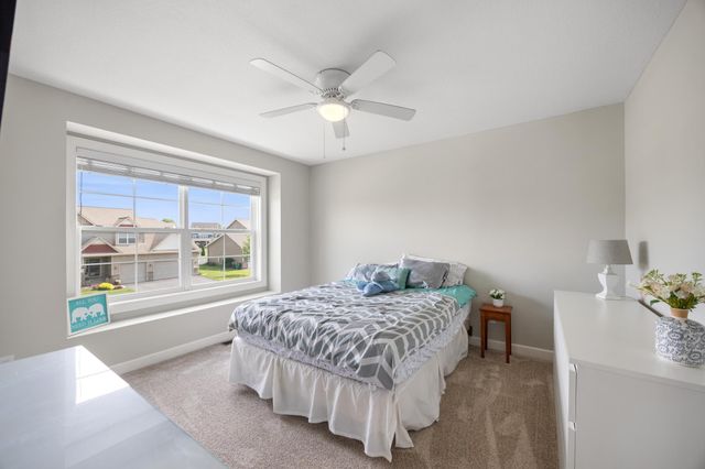 19564 Prairieview Drive S, Rogers, MN 55374