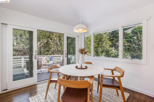 2059 Mastlands Dr, Oakland, CA 94611