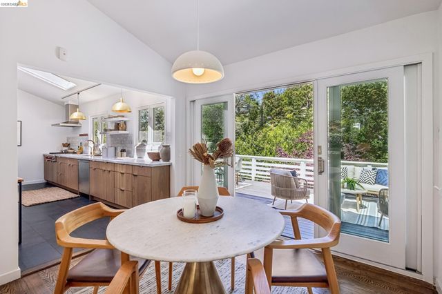 2059 Mastlands Dr, Oakland, CA 94611