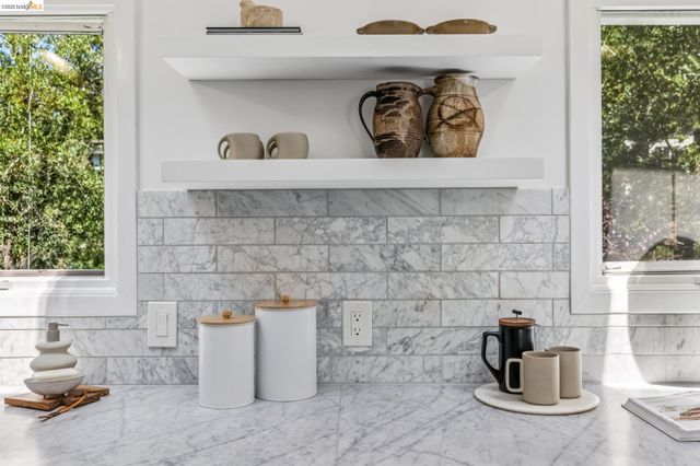 2059 Mastlands Dr, Oakland, CA 94611