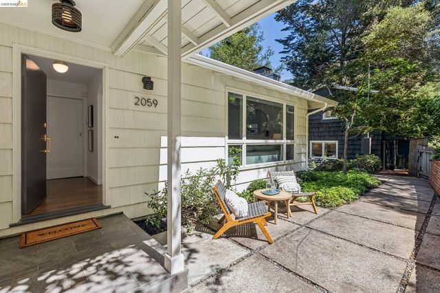 2059 Mastlands Dr, Oakland, CA 94611