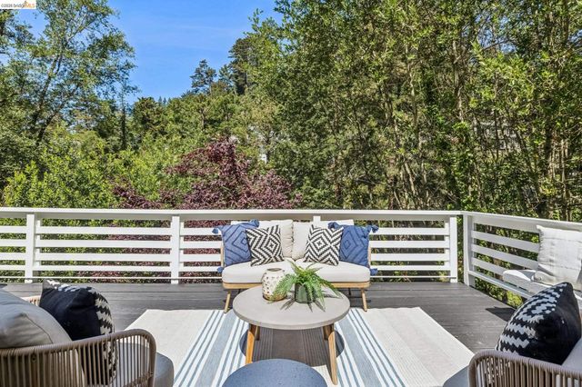 2059 Mastlands Dr, Oakland, CA 94611