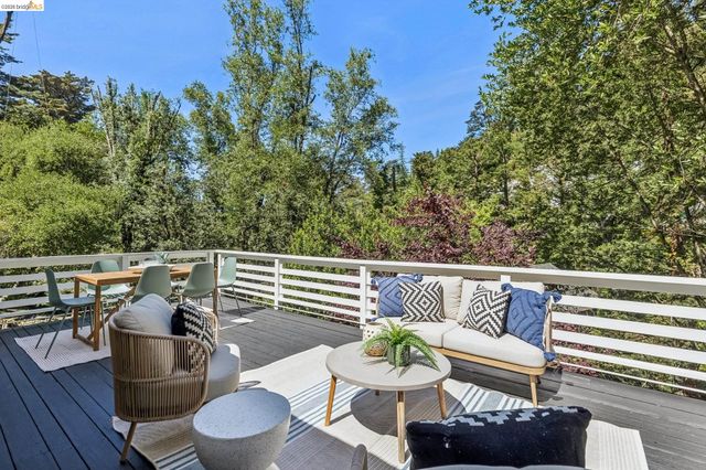 2059 Mastlands Dr, Oakland, CA 94611