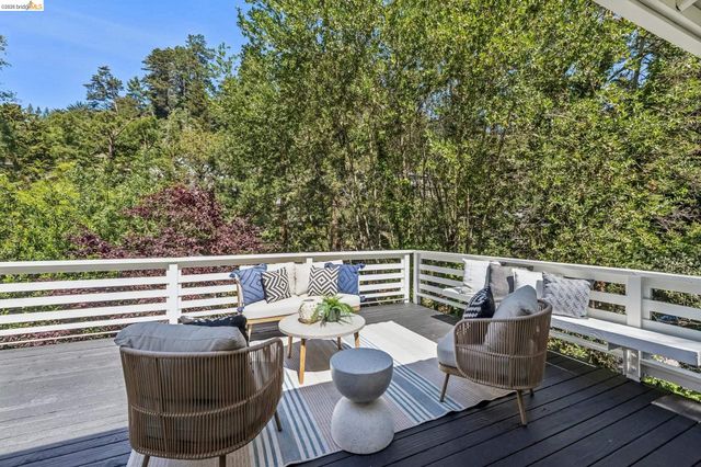 2059 Mastlands Dr, Oakland, CA 94611