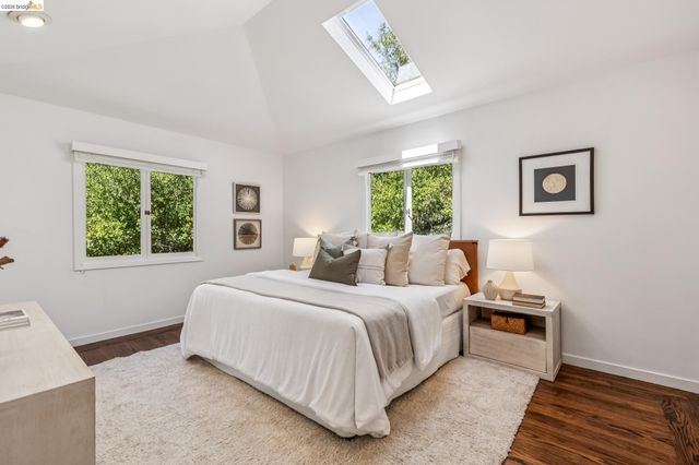 2059 Mastlands Dr, Oakland, CA 94611