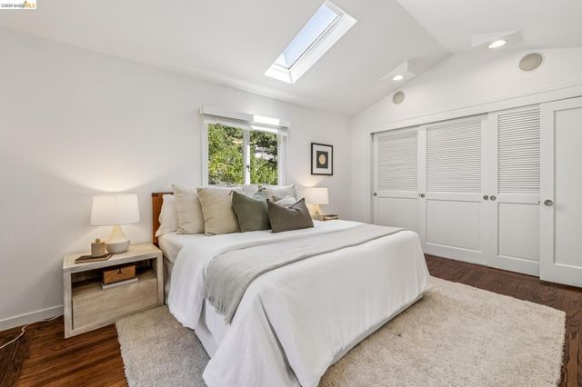 2059 Mastlands Dr, Oakland, CA 94611